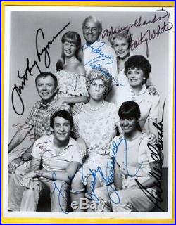CAST OF MAMA'S FAMILY(6 signatures) AUTOGRAPHED PHOTO WITH COA
