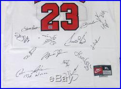 Chicago Bulls Michael Jordan Team Signed jersey with COA Autographed NBA Legend