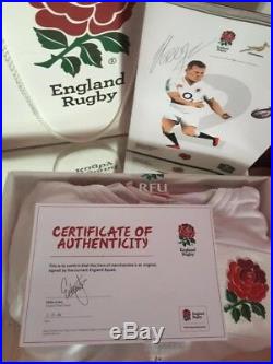 England rugby sports t-shirt signed by ALL the rugby england team with COA