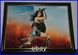 Gal Gadot Hand Signed Wonder Woman Photo With Coa Framed Authentic 8x10