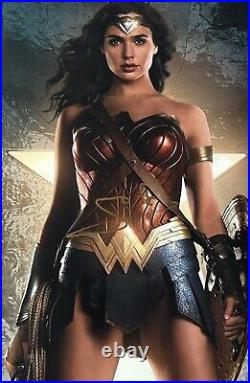 Gal Gadot Wonder Woman Signed 18x12 Photo With Coa