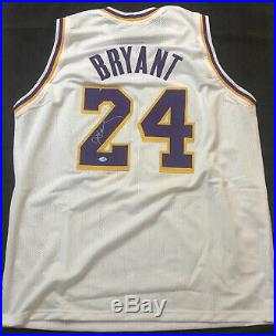 Kobe Bryant Los Angeles Lakers Signed Autographed Jersey with COA