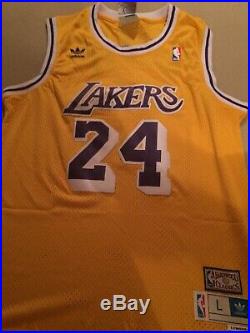 Kobe Bryant Signed Autographed LA Lakers Jersey with COA