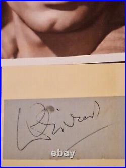 Laurence Olivier Legendary Actor clipped signature with photo 6x4. AFTAL COA