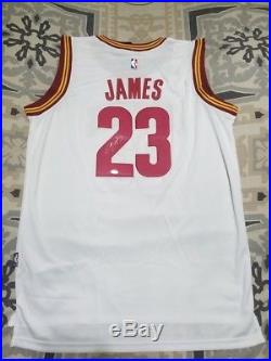 LeBron James Autograph Signed Cleveland Cavaliers Jersey with COA