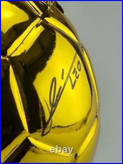 Lionel Messi balon de color or in resin hand signed with COA