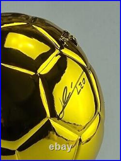 Lionel Messi balon de color or in resin hand signed with COA