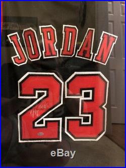 MICHAEL JORDAN AUTOGRAPHED CHICAGO BULLS CUSTOM JERSEY XL with COA