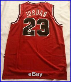 Michael Jordan Chicago Bulls Signed Autographed Jersey with COA. Make An Offer