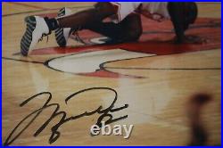 Michael Jordan Kiss the Floor Autographed Picture with COA and frame