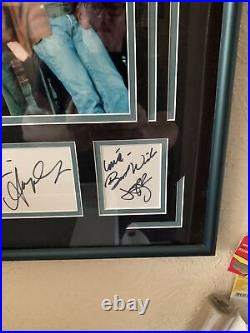 Roswell TV Cast Signed Autographs x 5 Framed with COA