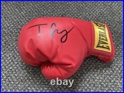 Tyson Fury signed glove everlast with COA